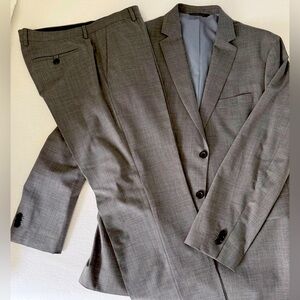 Banana Republic Gray Tropical Wool Suit – Pristine Condition